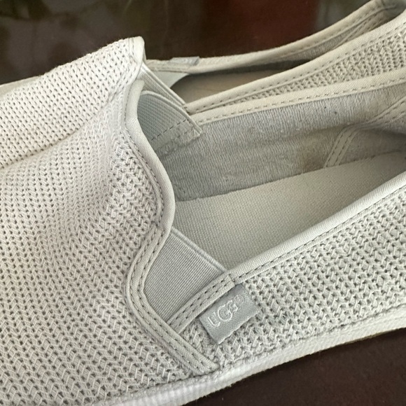 UGG light gray slip on shoes size 11! - Picture 4 of 8